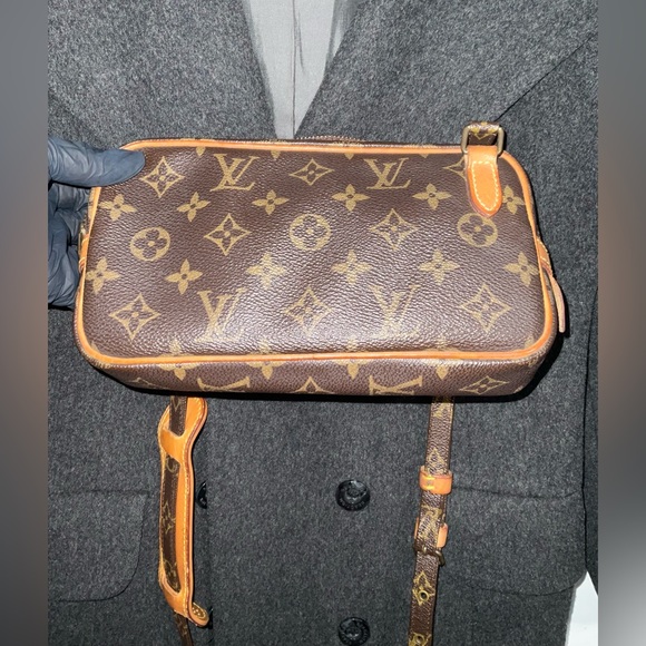 ✅AUTHENTIC LOUIS VUITTON CROSSBODY MONOGRAM - Picture 2 of 9